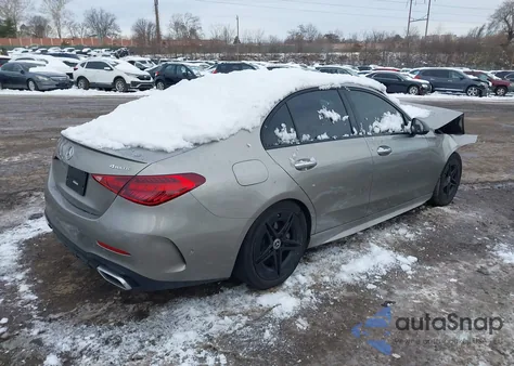 2022 Mercedes-Benz C 300 4Matic z USA, uszkodzony, nr VIN W1KAF4HB8NR060097